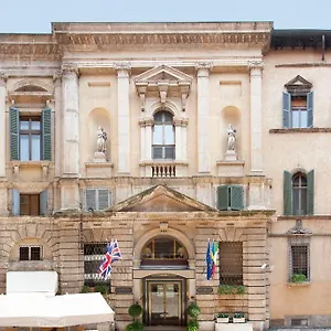 **** Otel Accademia İtalya