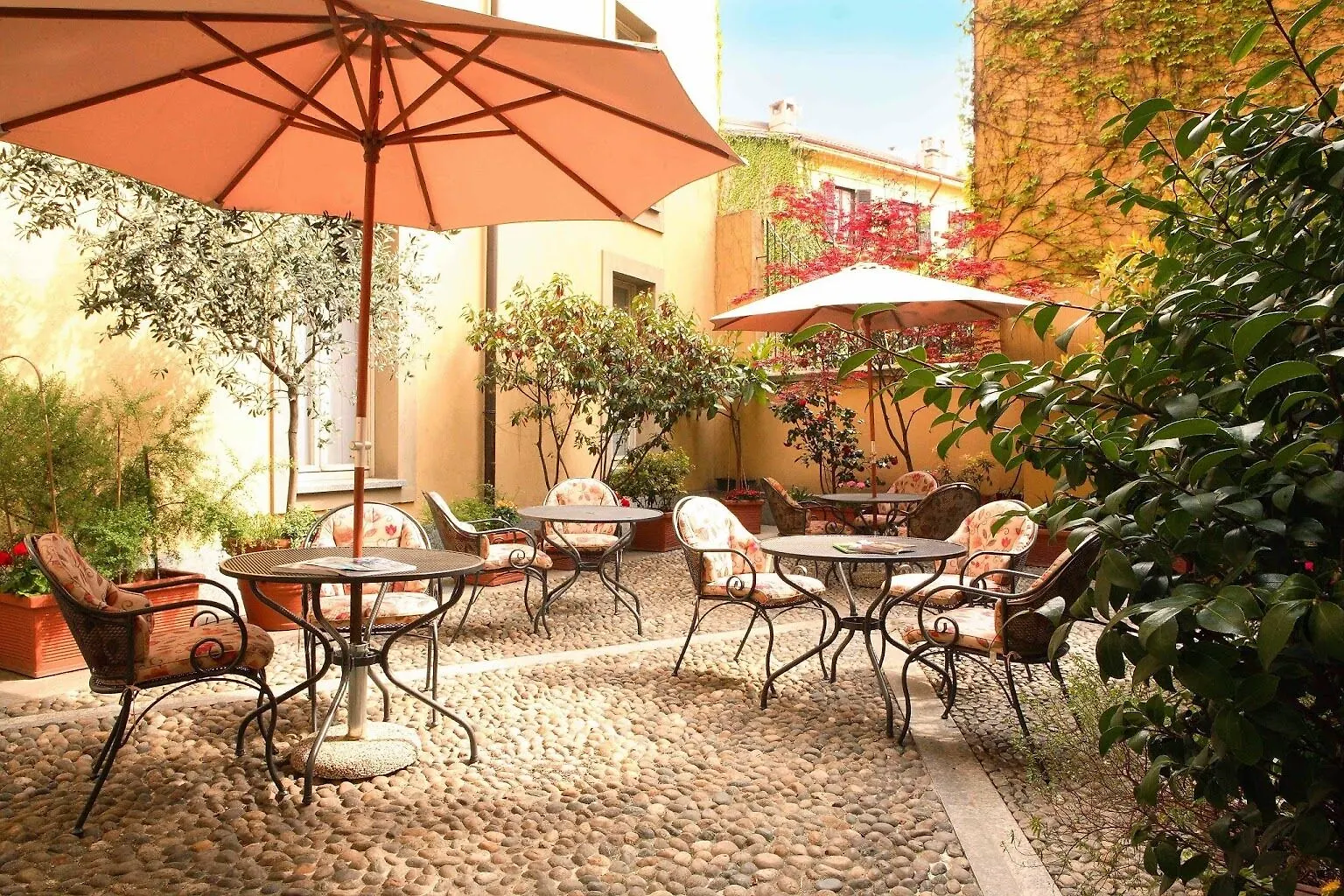 Hotel Regina Milan 4*,  Italy